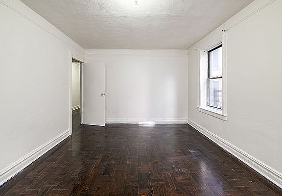 3rd image of 79 Sunnyside Ave #4D