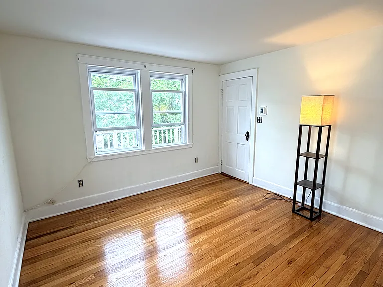 15 Lawn Ave #2 — Photo 6