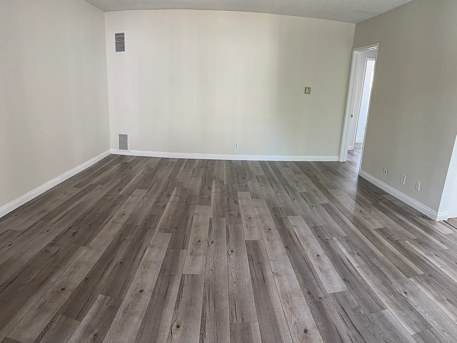 414 E Cedar Ave — Photo 4