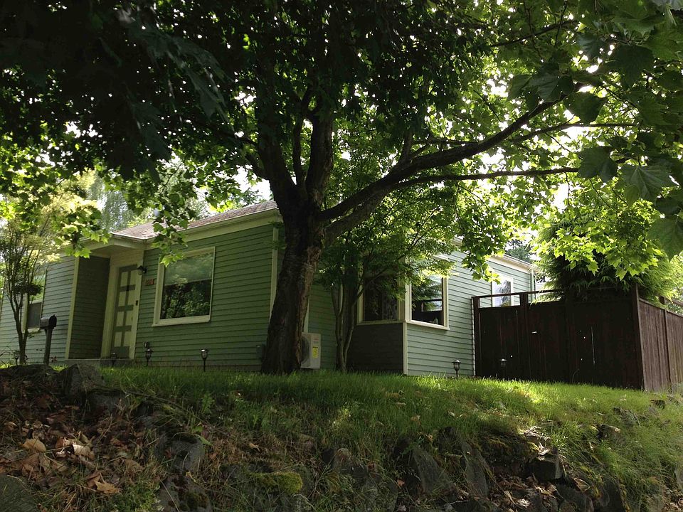 2nd image of 8081 Ravenna Ave NE