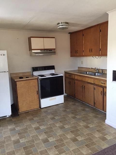 2nd image of 1153 Charlie Dr