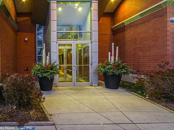 3rd image of 1100 W Montrose Ave APT 302