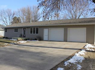 709 6th St, Ireton, IA 51027