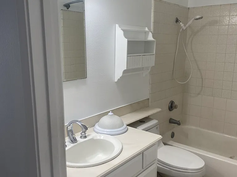 2363 Iroquois Ave #A — Photo 8