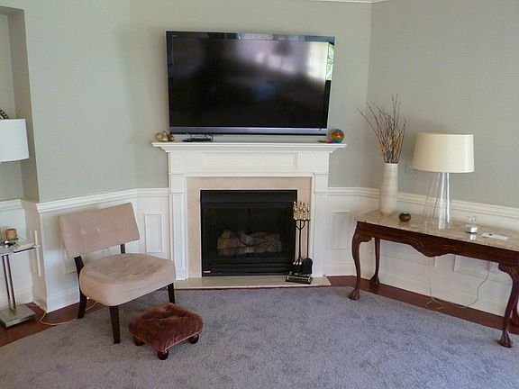 Spacious LR w/gas fireplace