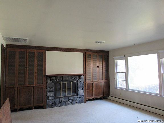 4th image of 46 Esopus Ave