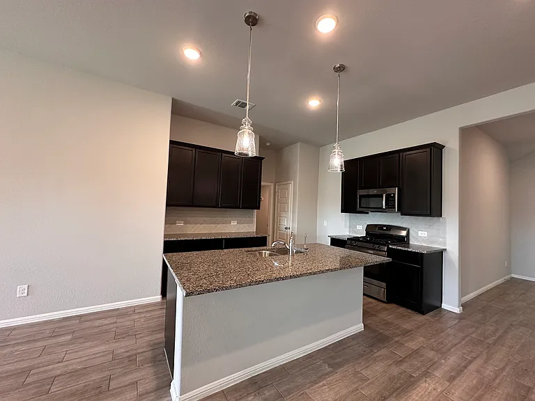 2516 Rambling Rd — Photo 7