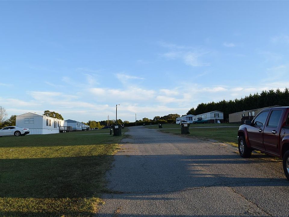 2nd image of 1 Stoney Knoll Dr