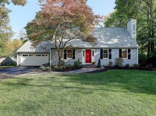 2 Tanglewood Dr, Barrington, RI 02806