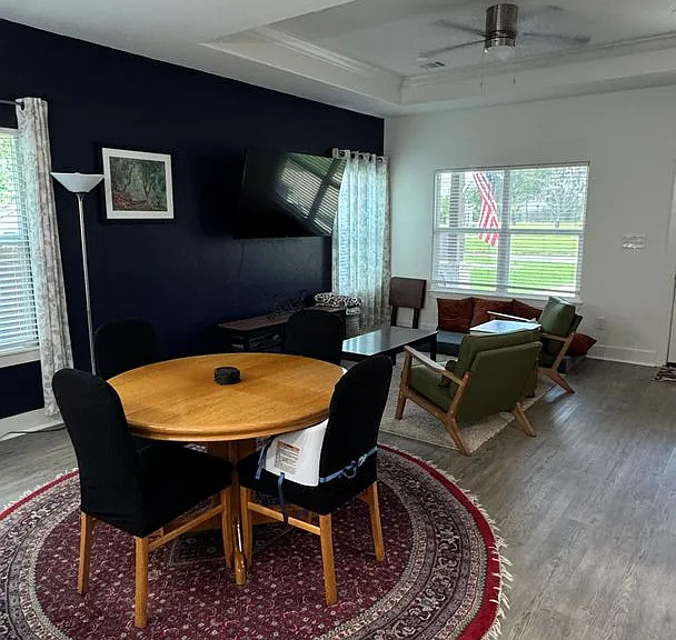 909 N Randolph Ave — Photo 5