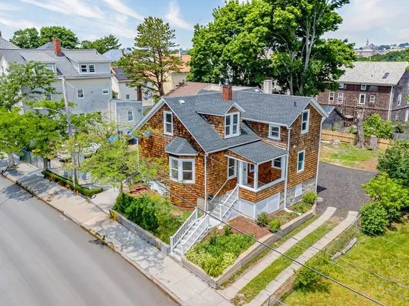 546 Snell St, Fall River, MA 02721
