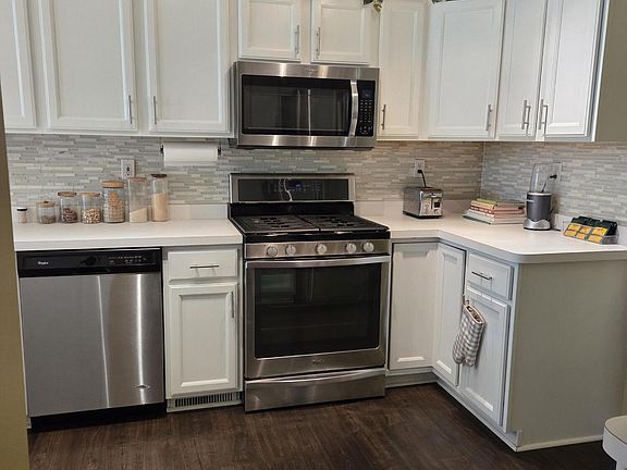 3rd image of 2224 Sandridge Ln