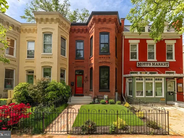 235 12th St SE, Washington, DC 20003