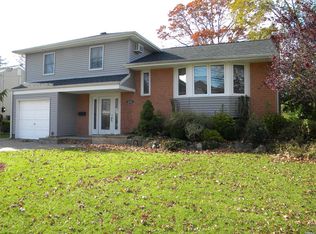 2241 Wynne Ln, Bellmore, NY 11710