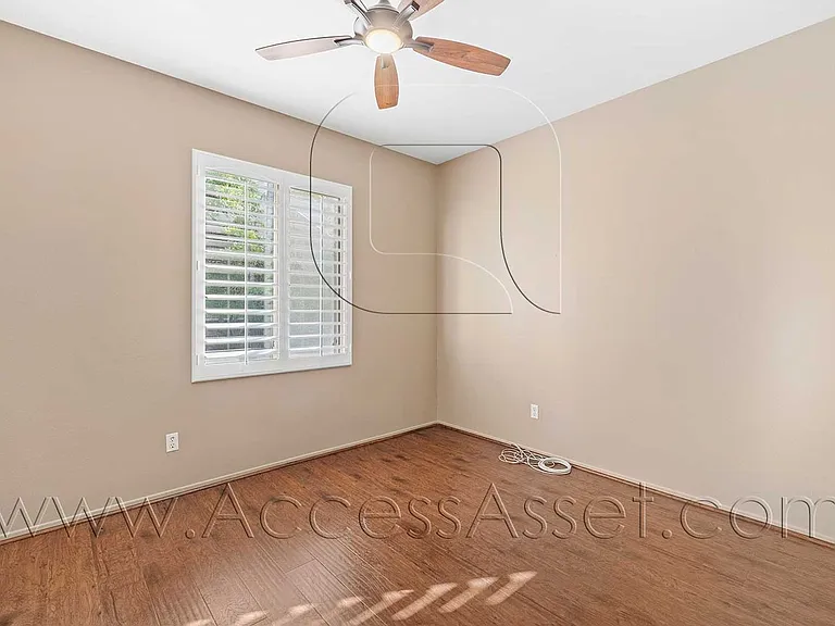 1358 Baldwin St — Photo 16