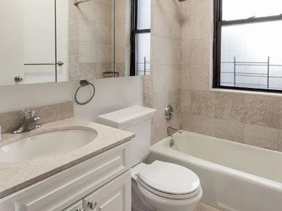 4th image of 201 E 87th St APT 17D