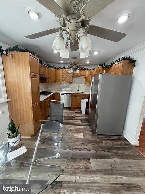 3 bed, 1.5 bath, 1290 sqft, $2,200 — Photo 3
