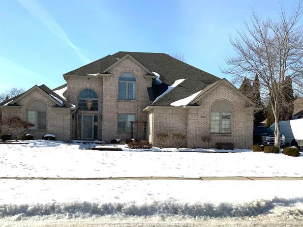 43279 Gina Dr, Sterling Heights, MI 48314