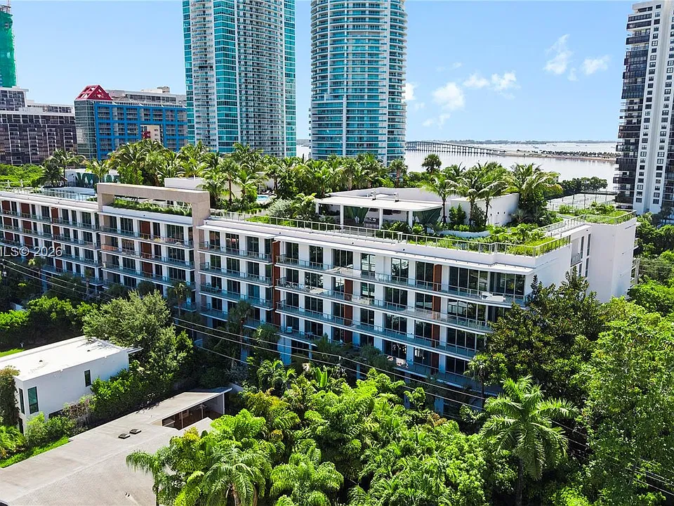 2200 Brickell Ave #422