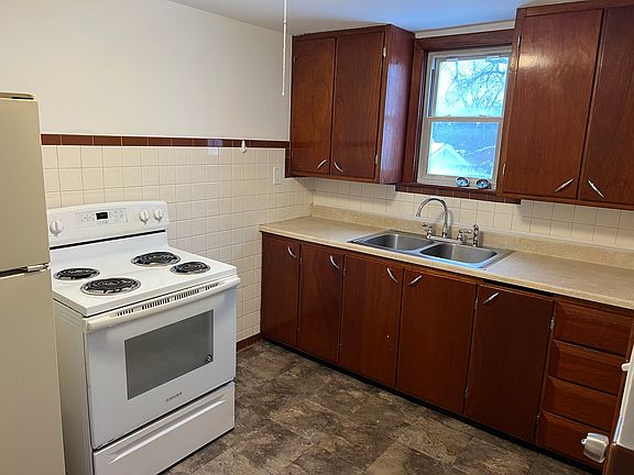 5th image of 132 Fredericka St #2