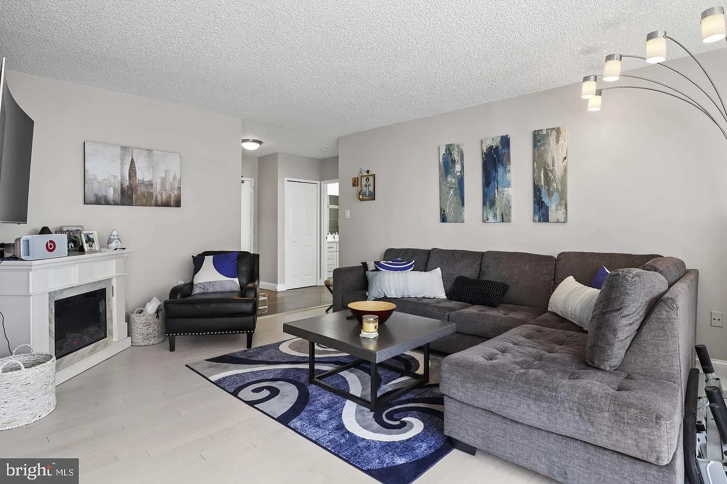 1 bed, 1.0 bath, 951 sqft, $2,400 — Photo 3