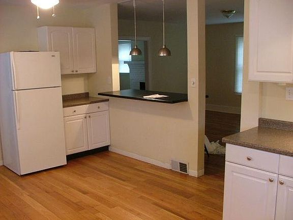 5th image of 665 Headley Ave