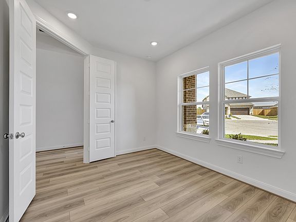 5th image of 2816 Oakheath Crest Ct