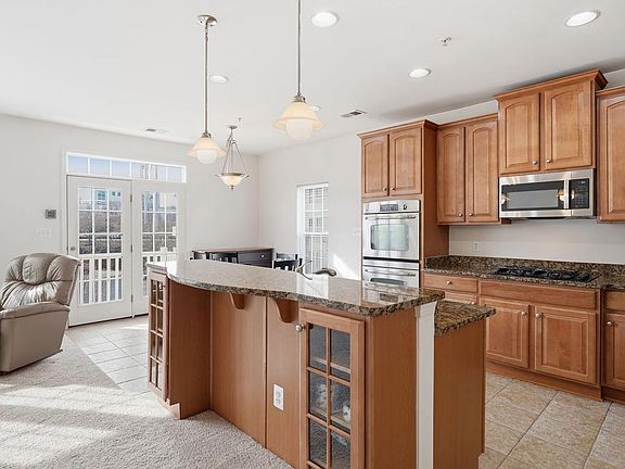 4th image of 2483 Eastbourne Dr