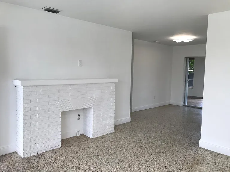 10472 SW 46th St — Photo 7