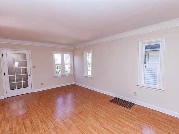 4th image of 6202 Pelham Dr