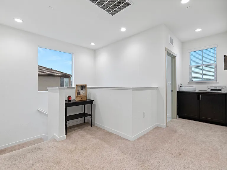 2651 Mulholland Dr — Photo 12