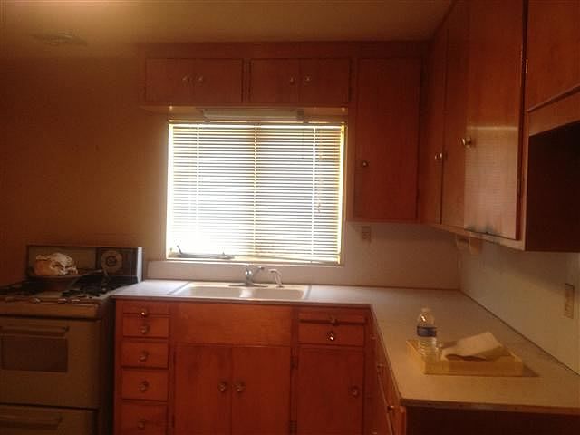 2nd image of 2138 W F St
