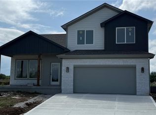 2200 SE Oak Ridge Dr, Oak Grove, MO 64075