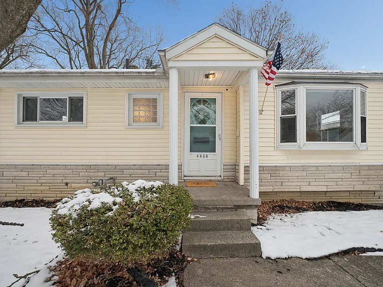 4438 Packard Rd — Photo 2