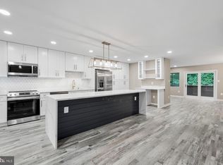 1671 Bachan Ct, Reston, VA 20190