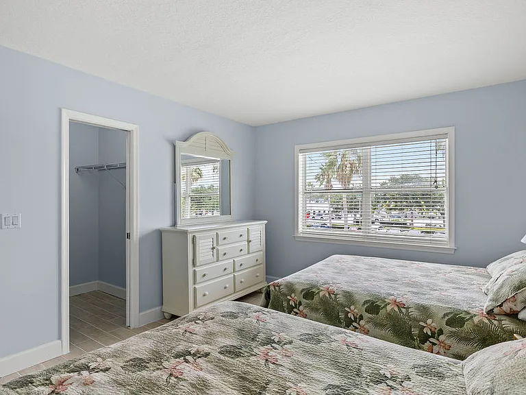 23 Royal Palm Point #B — Photo 14