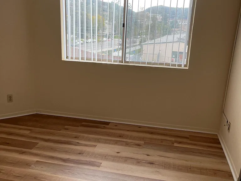 1805 N Verdugo Rd #15 — Photo 5