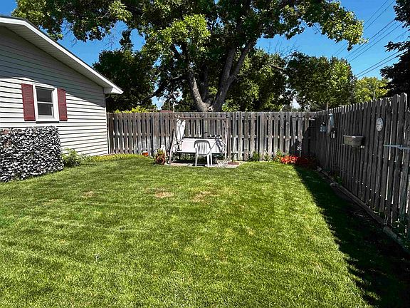 5th image of 802 S Spruce