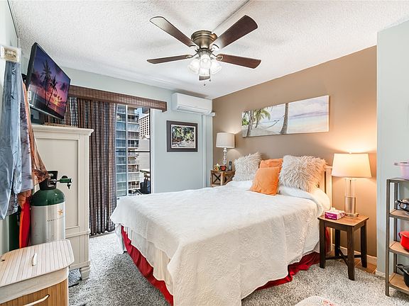 3rd image of 240 Makee Rd APT 6B