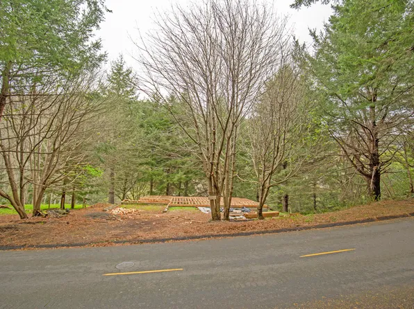 515 Beach Rd, Whitethorn, CA 95589