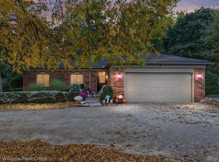 912 E Gunn Rd, Rochester, MI 48306