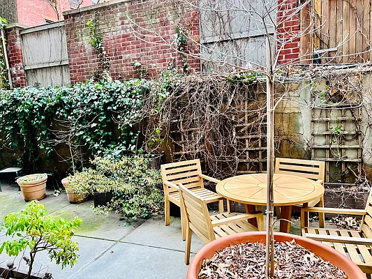 Rented by Level Group | media 1