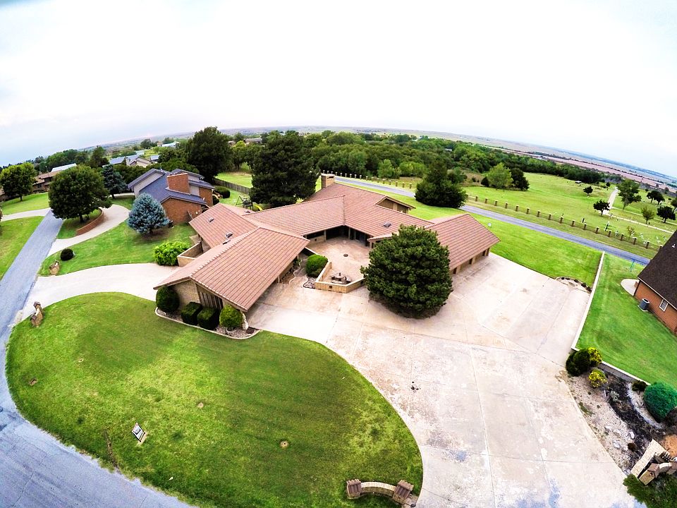 1st image of 411 Lake Dr