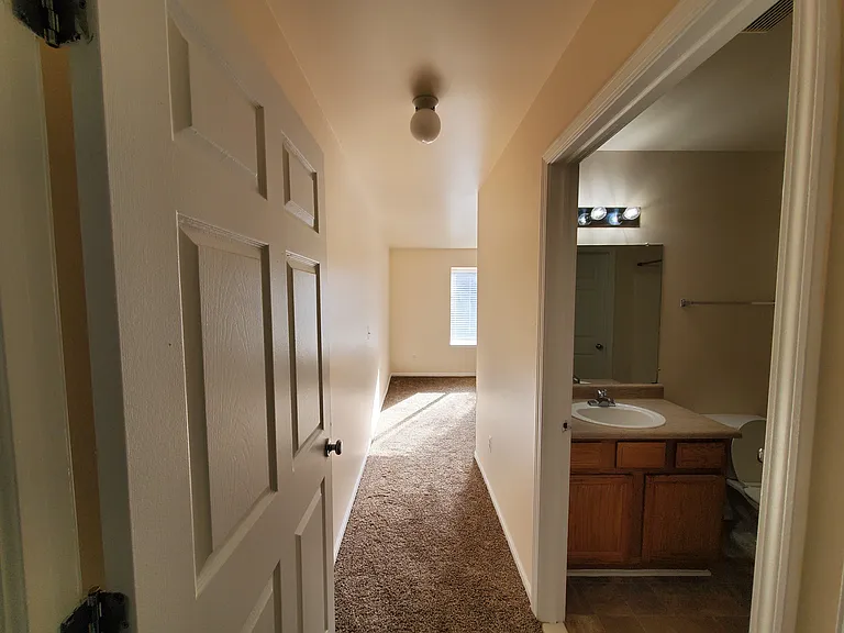 Blackberry Creek Village Apartments — Photo 37