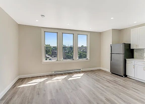 2nd image of 1438 W York St #B202