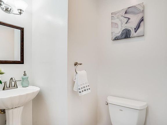 4th image of 7 Tulip Ln