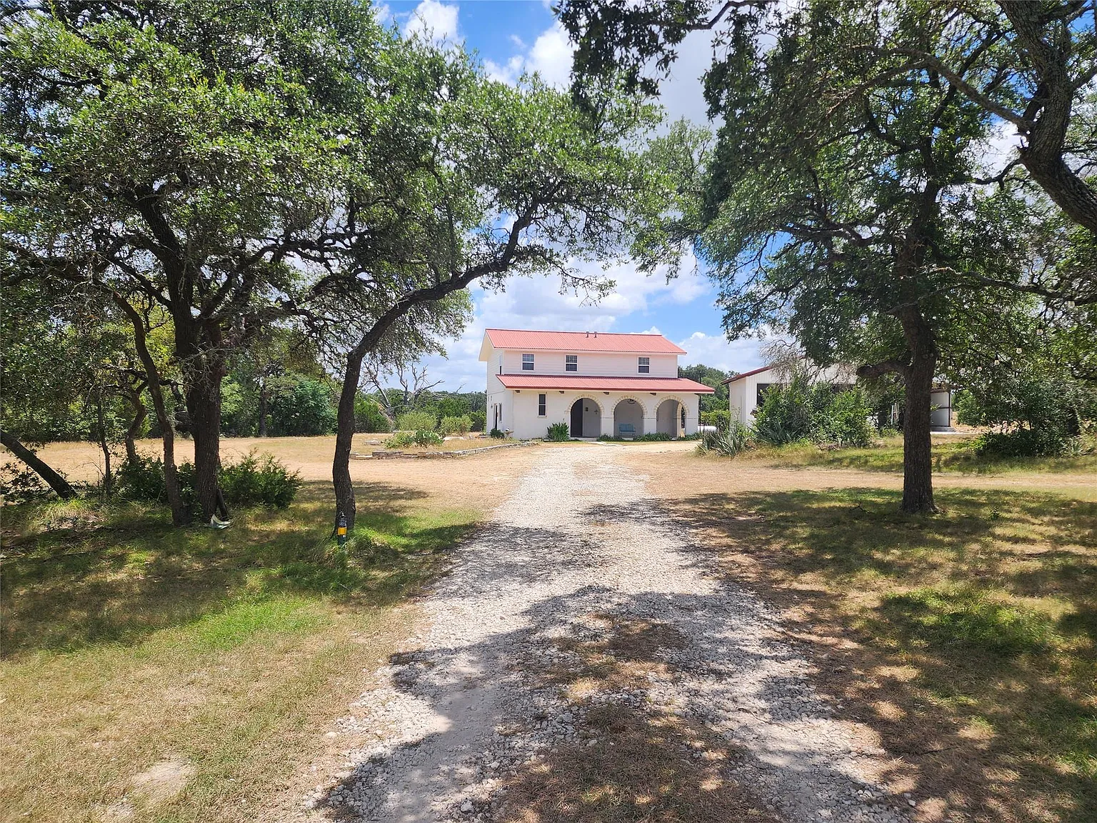 3 bed, 2.0 bath, 2386 sqft, $2,500 — Photo 1