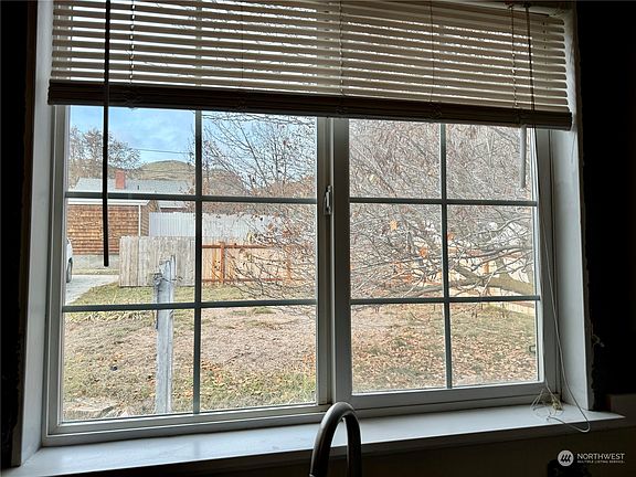3rd image of 206 Columbia Avenue
