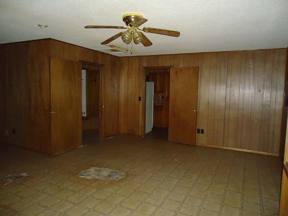 3rd image of 1055 22nd St NE