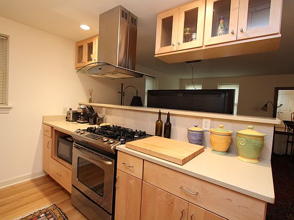 4th image of 1146 E Kane Pl #1146